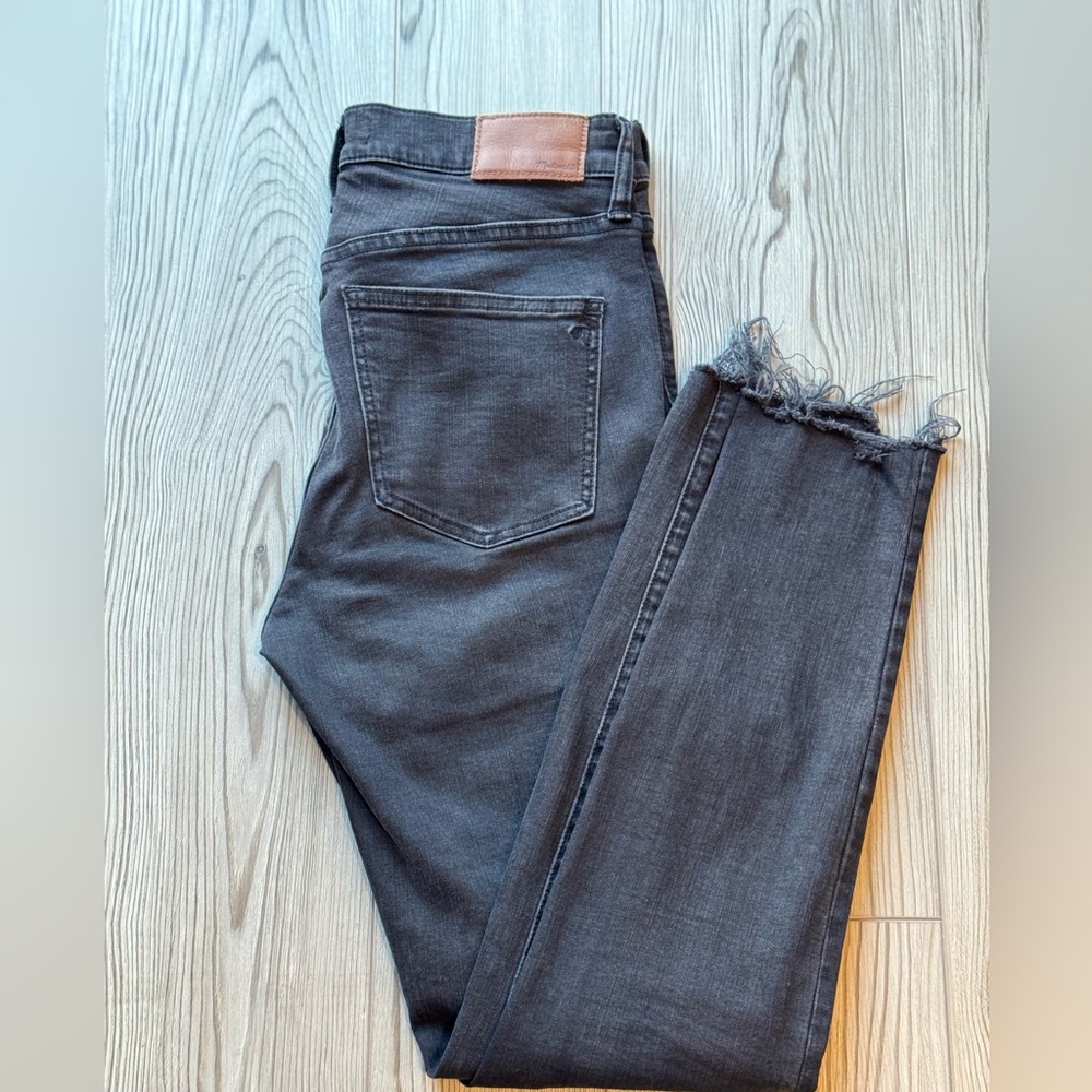 Madewell black button up skinny jeans. Gently used condition.